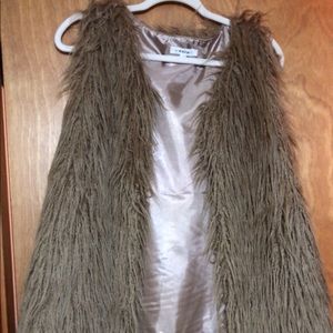 Molly Michael’s faux fur vest sz M worn once pd 50